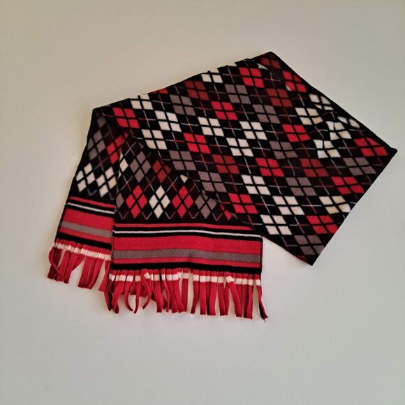 St. John's Bay Kids Red & Black Diamond Pattern Fleece Scarf w/ fringes 10"X56" - Picture 9 of 13